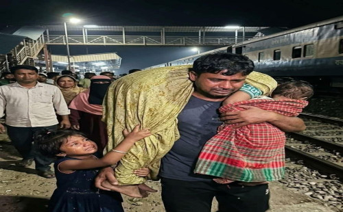 নরসিংদীতে ট্রেন দুর্ঘটনায় মা-সন্তানের মর্মান্তিক মৃত্যু, শোকে ভেঙে পড়লেন স্বামী-