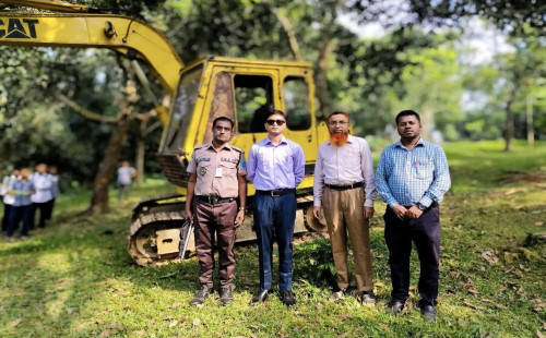 নরসিংদীর শিবপুরে কৃষিজমির টপ সয়েল কাটার অভিযোগ, জব্দ ভেকু মেশিন